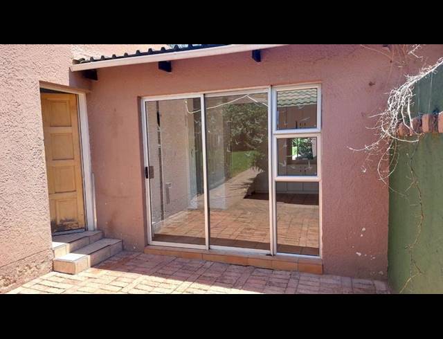 2 BEDROOM PROPERTY TO RENT IN RANDBURG CENTRAL